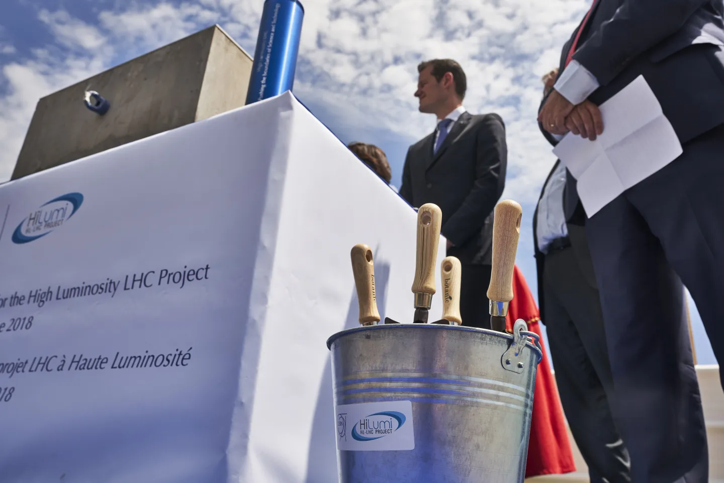 Progress on the Civil Engineering preparation for P1 and  P5 of the LHC