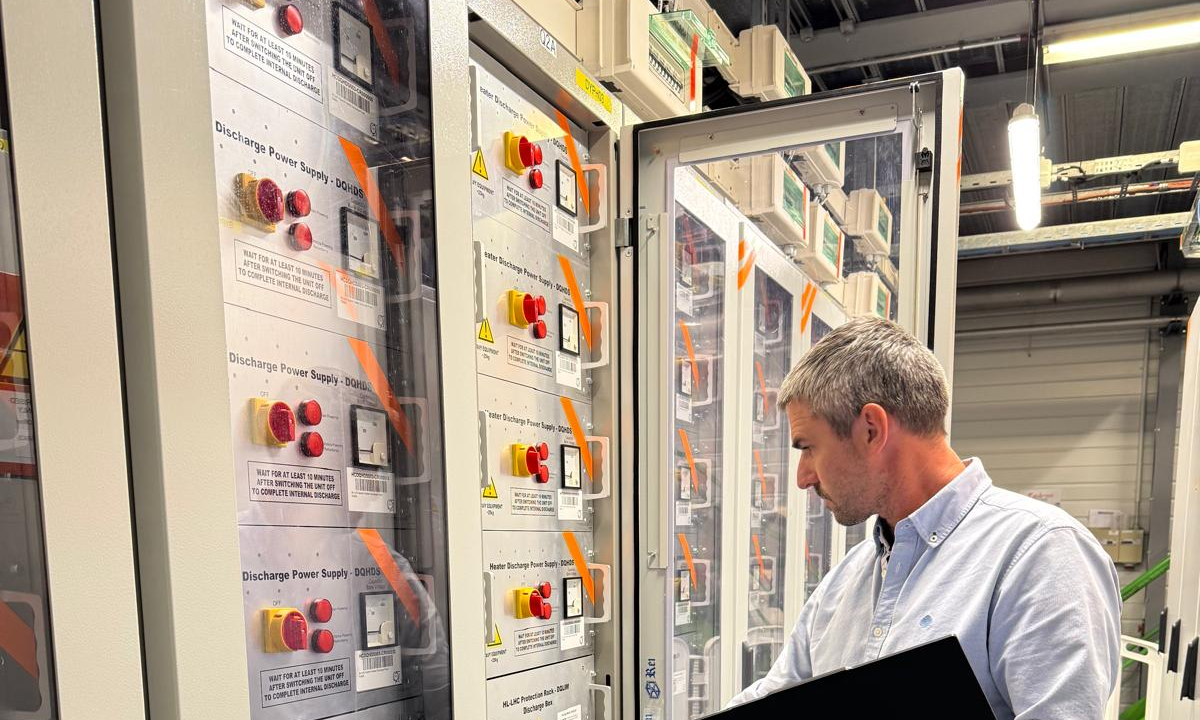 Machine protection: DQHDS series production advances as IT String tests validate HiLumi LHC protection systems